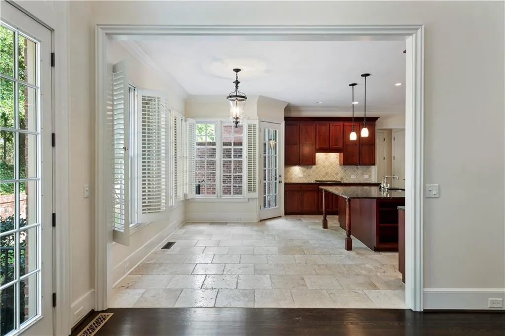 515 Enclave Circle, Atlanta, Georgia 30342, 5 Bedrooms Bedrooms, ,4 BathroomsBathrooms,Residential,Sold,515 Enclave Circle,7131442