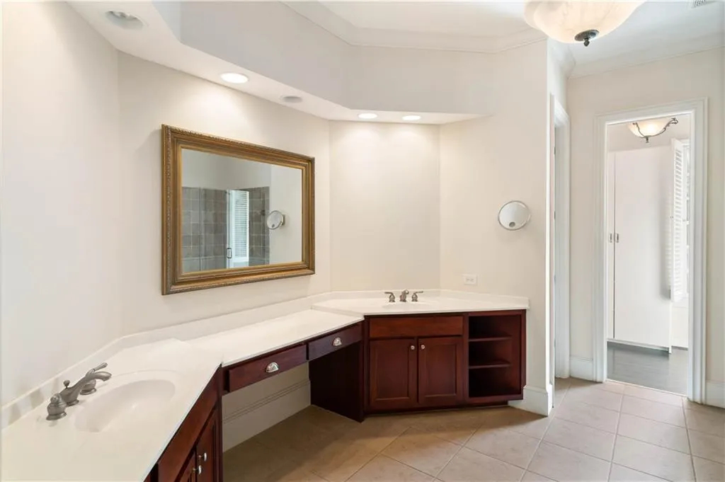 515 Enclave Circle, Atlanta, Georgia 30342, 5 Bedrooms Bedrooms, ,4 BathroomsBathrooms,Residential,Sold,515 Enclave Circle,7131442