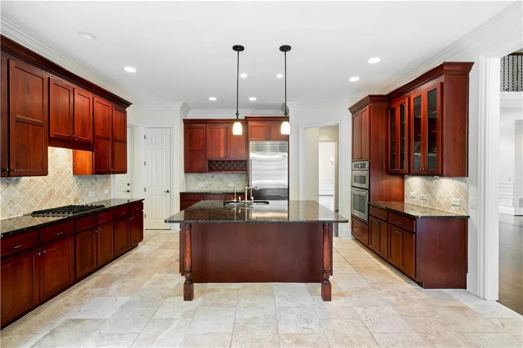 515 Enclave Circle, Atlanta, Georgia 30342, 5 Bedrooms Bedrooms, ,4 BathroomsBathrooms,Residential,Sold,515 Enclave Circle,7131442