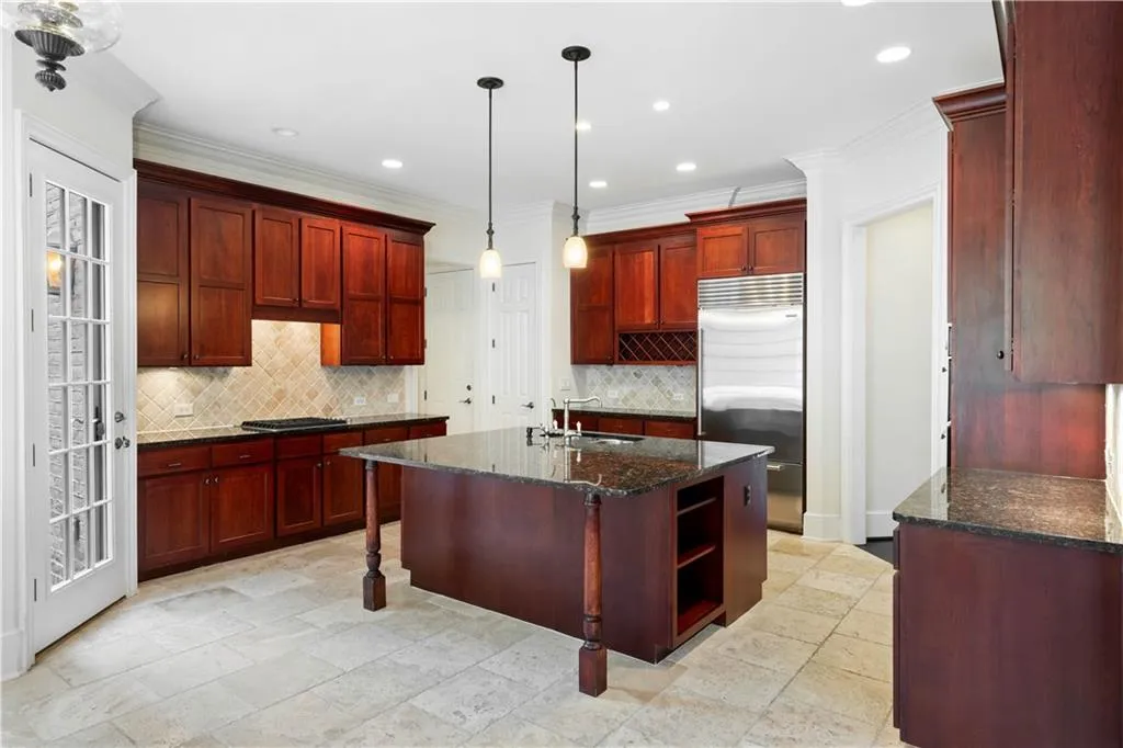 515 Enclave Circle, Atlanta, Georgia 30342, 5 Bedrooms Bedrooms, ,4 BathroomsBathrooms,Residential,Sold,515 Enclave Circle,7131442