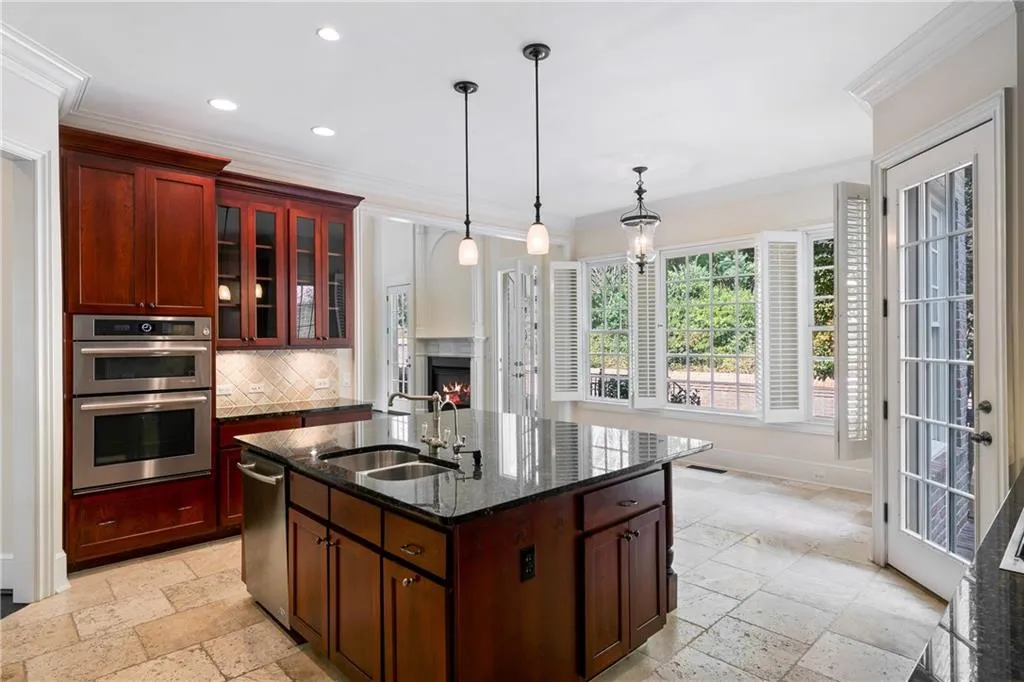 515 Enclave Circle, Atlanta, Georgia 30342, 5 Bedrooms Bedrooms, ,4 BathroomsBathrooms,Residential,Sold,515 Enclave Circle,7131442