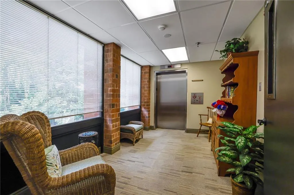 300 Johnson Ferry Road Unit B103, Atlanta, Georgia 30328, 2 Bedrooms Bedrooms, ,2 BathroomsBathrooms,Residential,For Sale,300 Johnson Ferry Road Unit B103,7657589