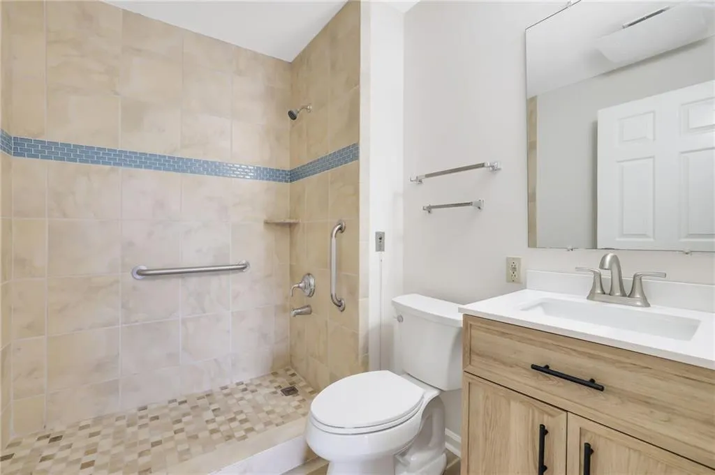 300 Johnson Ferry Road Unit B103, Atlanta, Georgia 30328, 2 Bedrooms Bedrooms, ,2 BathroomsBathrooms,Residential,For Sale,300 Johnson Ferry Road Unit B103,7657589
