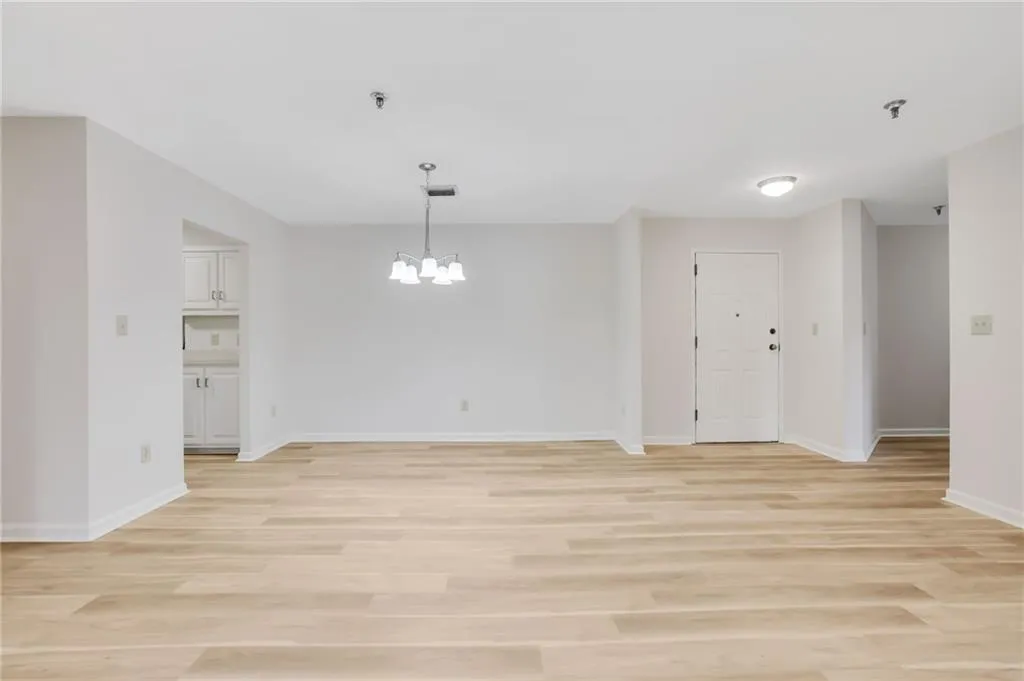 300 Johnson Ferry Road Unit B103, Atlanta, Georgia 30328, 2 Bedrooms Bedrooms, ,2 BathroomsBathrooms,Residential,For Sale,300 Johnson Ferry Road Unit B103,7657589