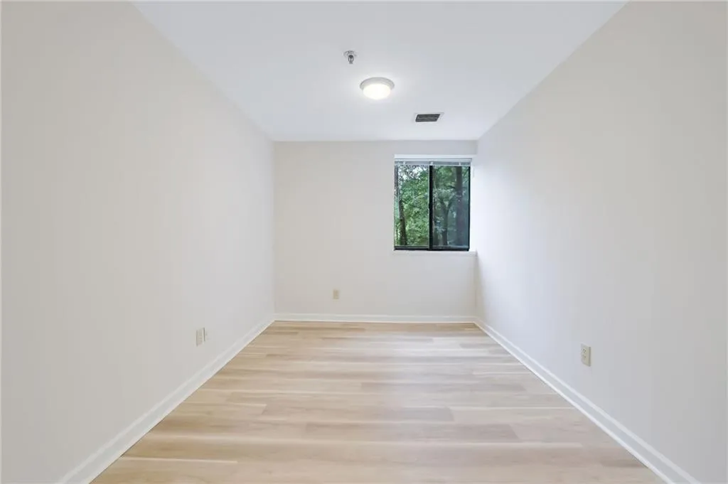 Ideal for office, craft room or play space for visiting grandkids