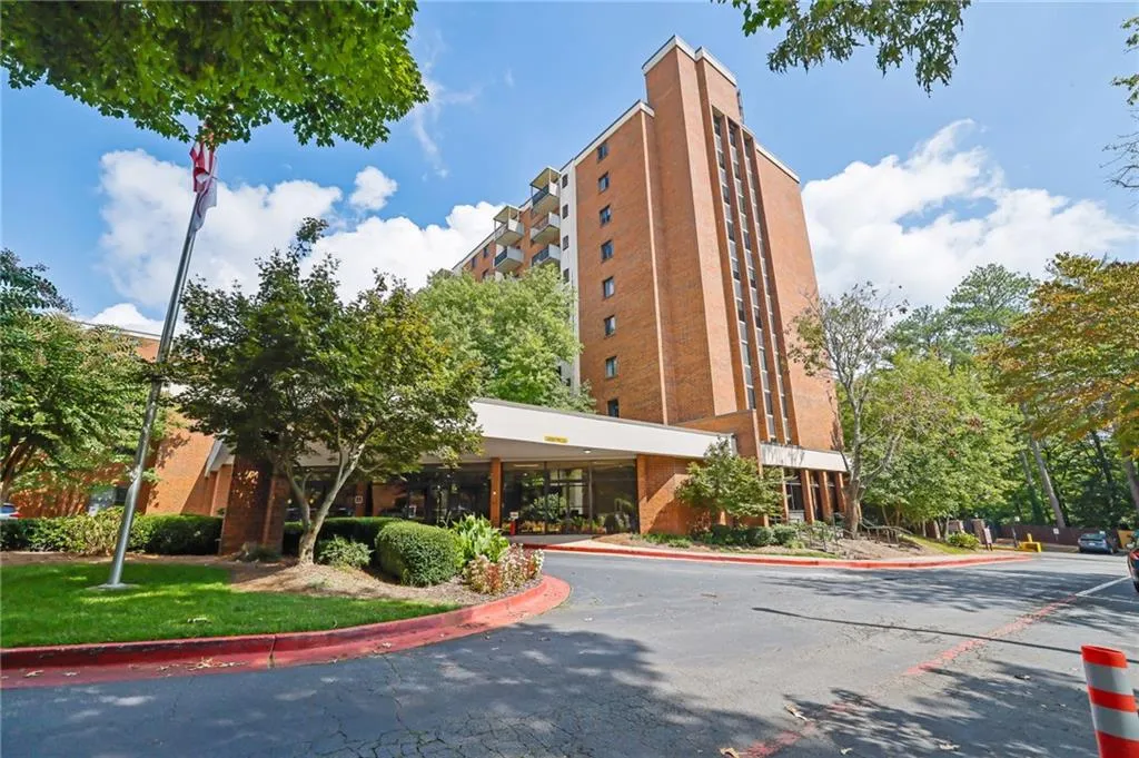 300 Johnson Ferry Road Unit B103, Atlanta, Georgia 30328, 2 Bedrooms Bedrooms, ,2 BathroomsBathrooms,Residential,For Sale,300 Johnson Ferry Road Unit B103,7657589