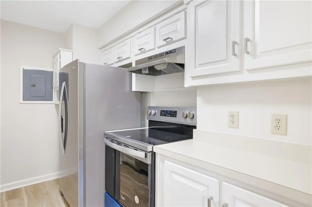 300 Johnson Ferry Road Unit B103, Atlanta, Georgia 30328, 2 Bedrooms Bedrooms, ,2 BathroomsBathrooms,Residential,For Sale,300 Johnson Ferry Road Unit B103,7657589