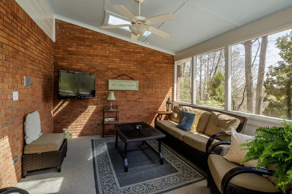 305 Cannady Court, Sandy Springs, Georgia 30350, 5 Bedrooms Bedrooms, ,3 BathroomsBathrooms,Residential,Sold,305 Cannady Court,7032827