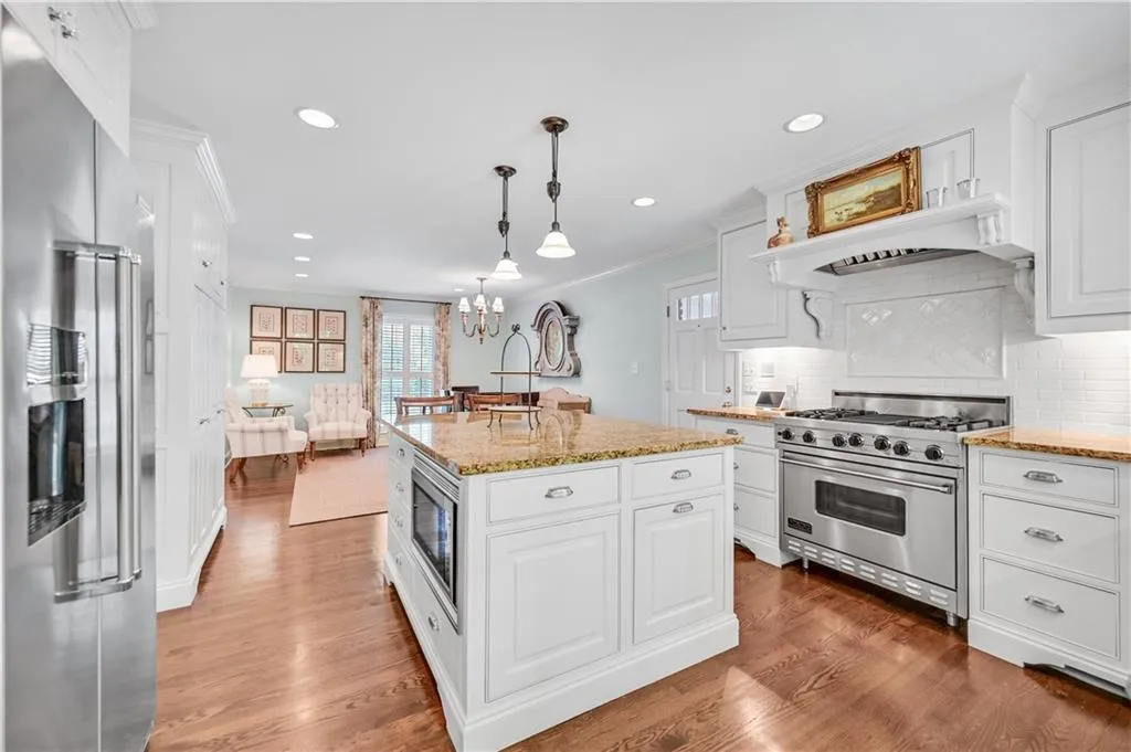 6840 Heathfield Drive, Sandy Springs, Georgia 30328, 5 Bedrooms Bedrooms, ,3 BathroomsBathrooms,Residential,Sold,6840 Heathfield Drive,7215649