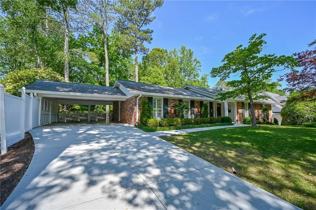 6840 Heathfield Drive, Sandy Springs, Georgia 30328, 5 Bedrooms Bedrooms, ,3 BathroomsBathrooms,Residential,Sold,6840 Heathfield Drive,7215649