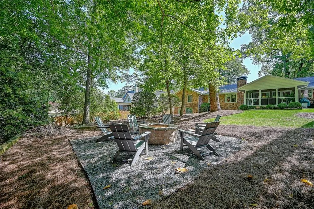 6840 Heathfield Drive, Sandy Springs, Georgia 30328, 5 Bedrooms Bedrooms, ,3 BathroomsBathrooms,Residential,Sold,6840 Heathfield Drive,7215649