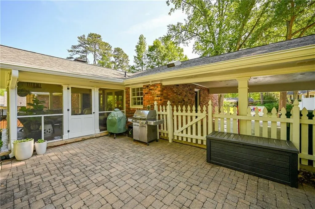 6840 Heathfield Drive, Sandy Springs, Georgia 30328, 5 Bedrooms Bedrooms, ,3 BathroomsBathrooms,Residential,Sold,6840 Heathfield Drive,7215649