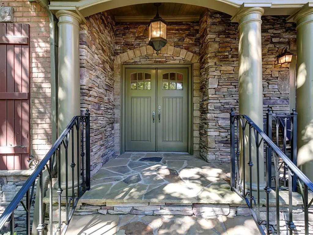 5150 Falcon Chase Lane, Sandy Springs, Georgia 30342, 5 Bedrooms Bedrooms, ,4 BathroomsBathrooms,Residential,Sold,5150 Falcon Chase Lane,6511120