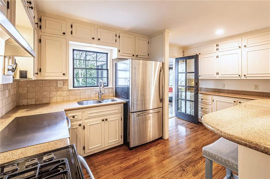 205 Old Ivy Road Ne, Atlanta, Georgia 30342, 3 Bedrooms Bedrooms, 0 ,2 BathroomsBathrooms,Residential,For Sale,205 Old Ivy Road Ne,7720613