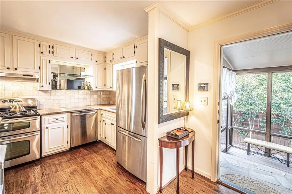 205 Old Ivy Road Ne, Atlanta, Georgia 30342, 3 Bedrooms Bedrooms, 0 ,2 BathroomsBathrooms,Residential,For Sale,205 Old Ivy Road Ne,7720613
