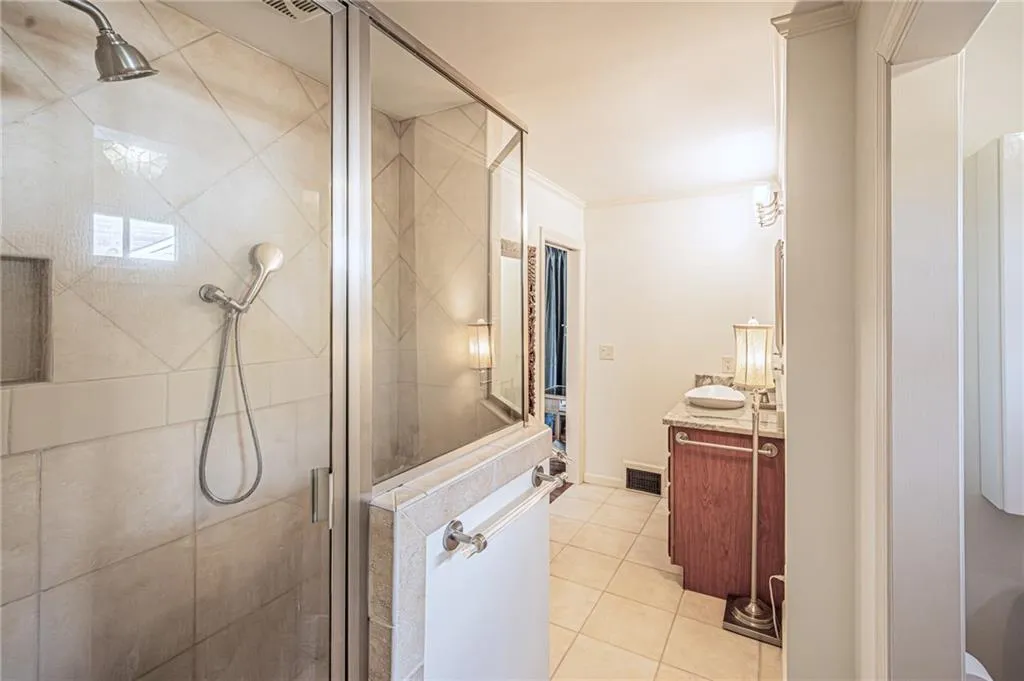 205 Old Ivy Road Ne, Atlanta, Georgia 30342, 3 Bedrooms Bedrooms, 0 ,2 BathroomsBathrooms,Residential,For Sale,205 Old Ivy Road Ne,7720613