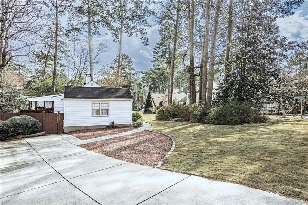 205 Old Ivy Road Ne, Atlanta, Georgia 30342, 3 Bedrooms Bedrooms, 0 ,2 BathroomsBathrooms,Residential,For Sale,205 Old Ivy Road Ne,7720613