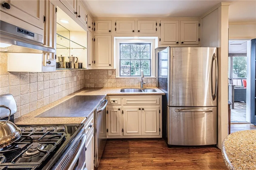 205 Old Ivy Road Ne, Atlanta, Georgia 30342, 3 Bedrooms Bedrooms, 0 ,2 BathroomsBathrooms,Residential,For Sale,205 Old Ivy Road Ne,7720613