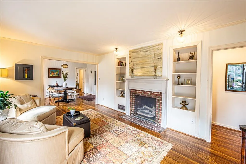 205 Old Ivy Road Ne, Atlanta, Georgia 30342, 3 Bedrooms Bedrooms, 0 ,2 BathroomsBathrooms,Residential,For Sale,205 Old Ivy Road Ne,7720613