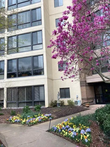 1800 Clairmont Lake Unit #301, Decatur, Georgia 30033