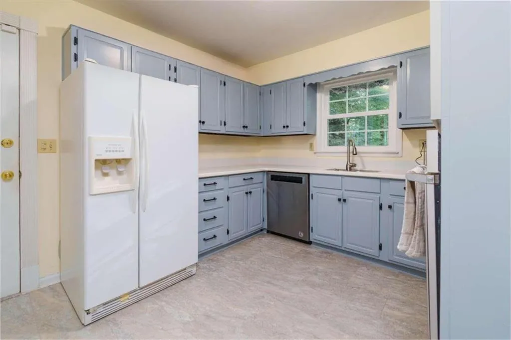 7500 Spalding Lane, Sandy Springs, Georgia 30350, 4 Bedrooms Bedrooms, ,3 BathroomsBathrooms,Residential,Sold,7500 Spalding Lane,7478303