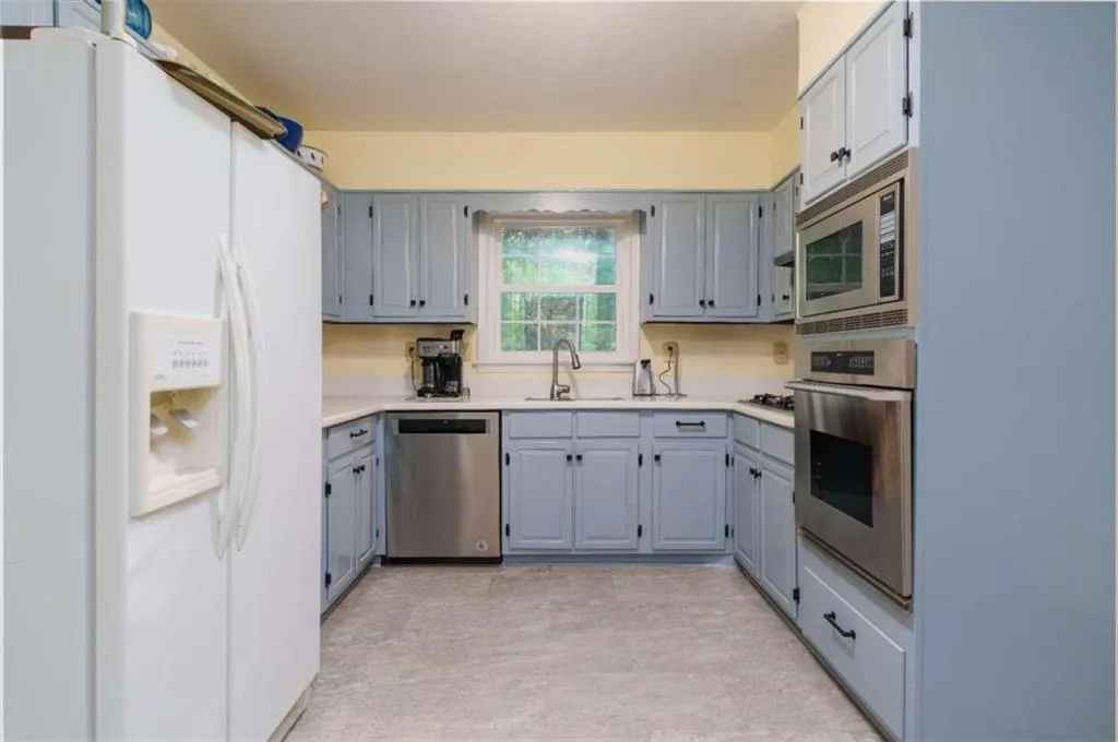 7500 Spalding Lane, Sandy Springs, Georgia 30350, 4 Bedrooms Bedrooms, ,3 BathroomsBathrooms,Residential,Sold,7500 Spalding Lane,7478303