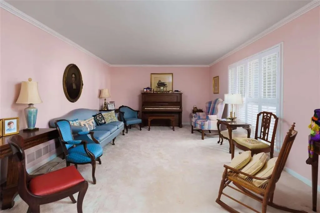 7500 Spalding Lane, Sandy Springs, Georgia 30350, 4 Bedrooms Bedrooms, ,3 BathroomsBathrooms,Residential,Sold,7500 Spalding Lane,7478303