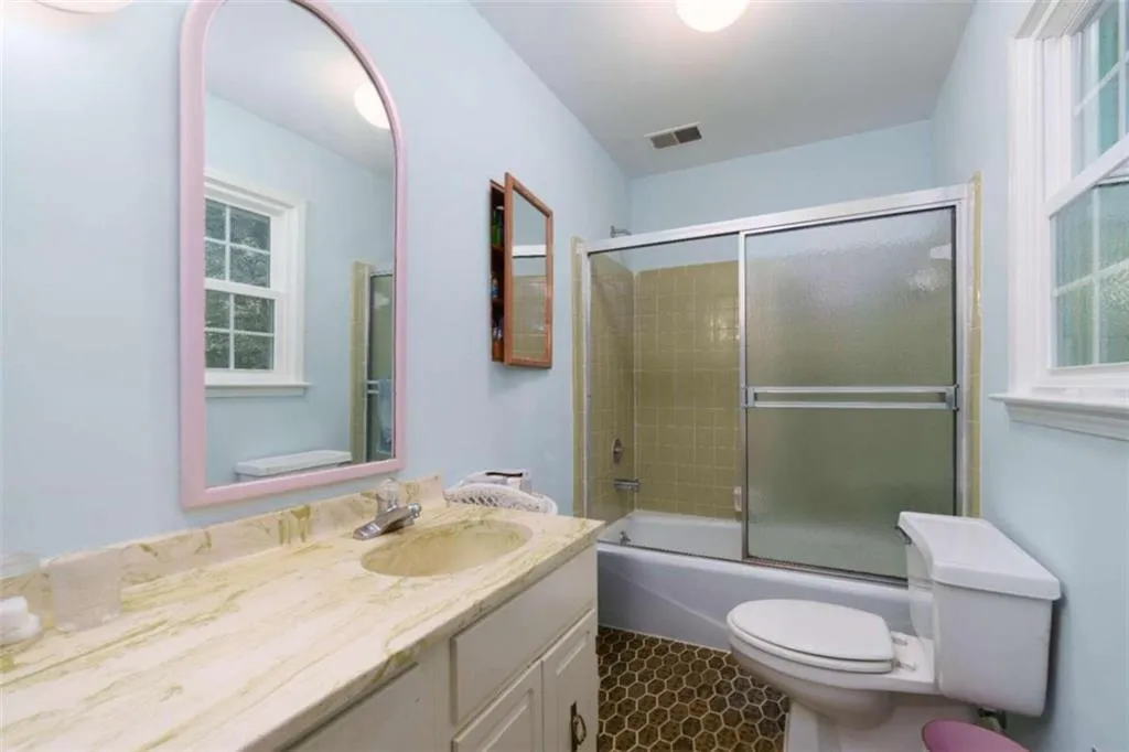 7500 Spalding Lane, Sandy Springs, Georgia 30350, 4 Bedrooms Bedrooms, ,3 BathroomsBathrooms,Residential,Sold,7500 Spalding Lane,7478303