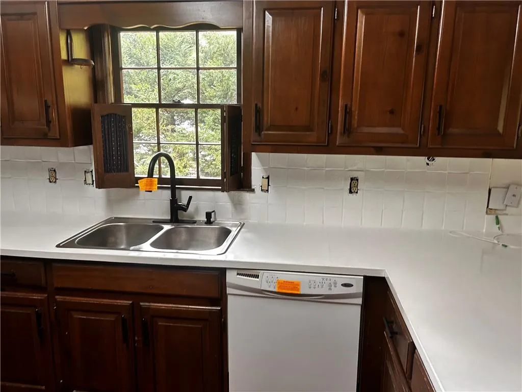 285 Old College Way, Sandy Springs, Georgia 30328, 6 Bedrooms Bedrooms, ,5 BathroomsBathrooms,Residential,For Sale,285 Old College Way,7620126