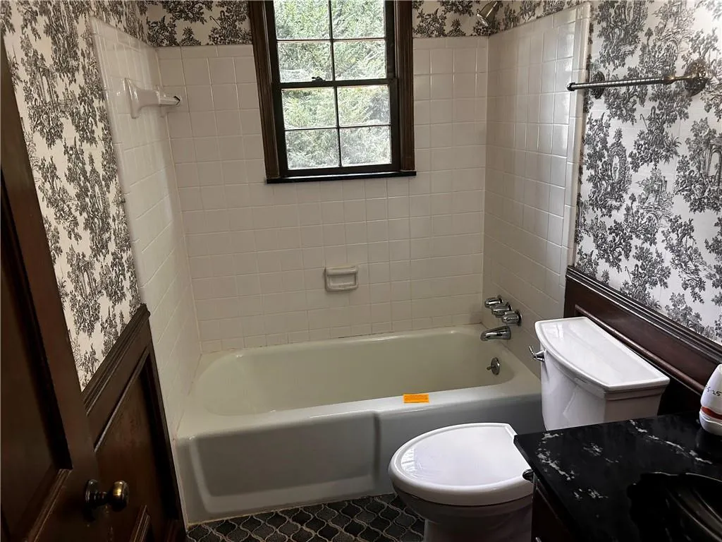 285 Old College Way, Sandy Springs, Georgia 30328, 6 Bedrooms Bedrooms, ,5 BathroomsBathrooms,Residential,For Sale,285 Old College Way,7620126