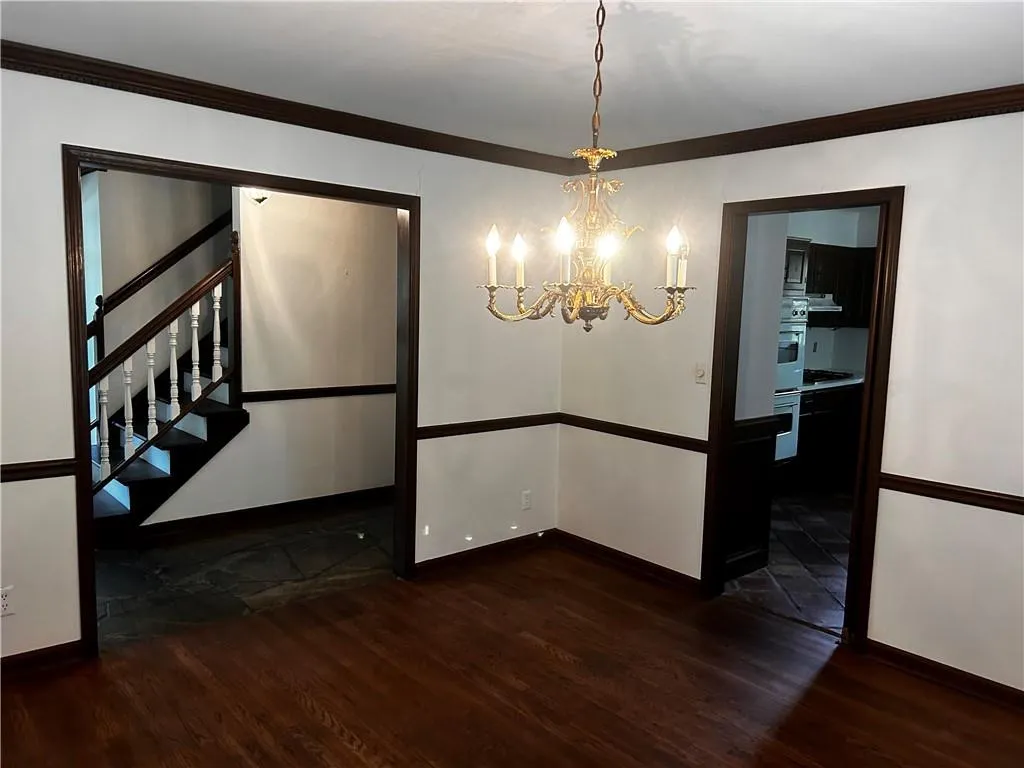 285 Old College Way, Sandy Springs, Georgia 30328, 6 Bedrooms Bedrooms, ,5 BathroomsBathrooms,Residential,For Sale,285 Old College Way,7620126