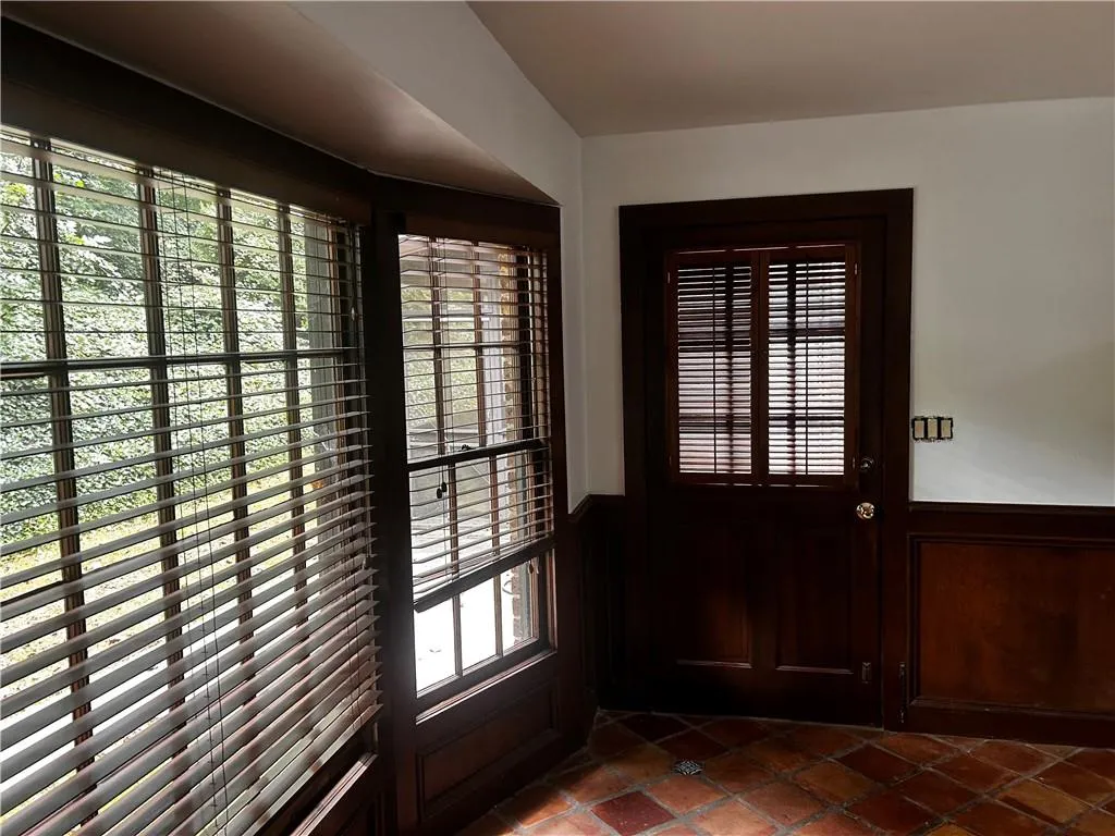 285 Old College Way, Sandy Springs, Georgia 30328, 6 Bedrooms Bedrooms, ,5 BathroomsBathrooms,Residential,For Sale,285 Old College Way,7620126