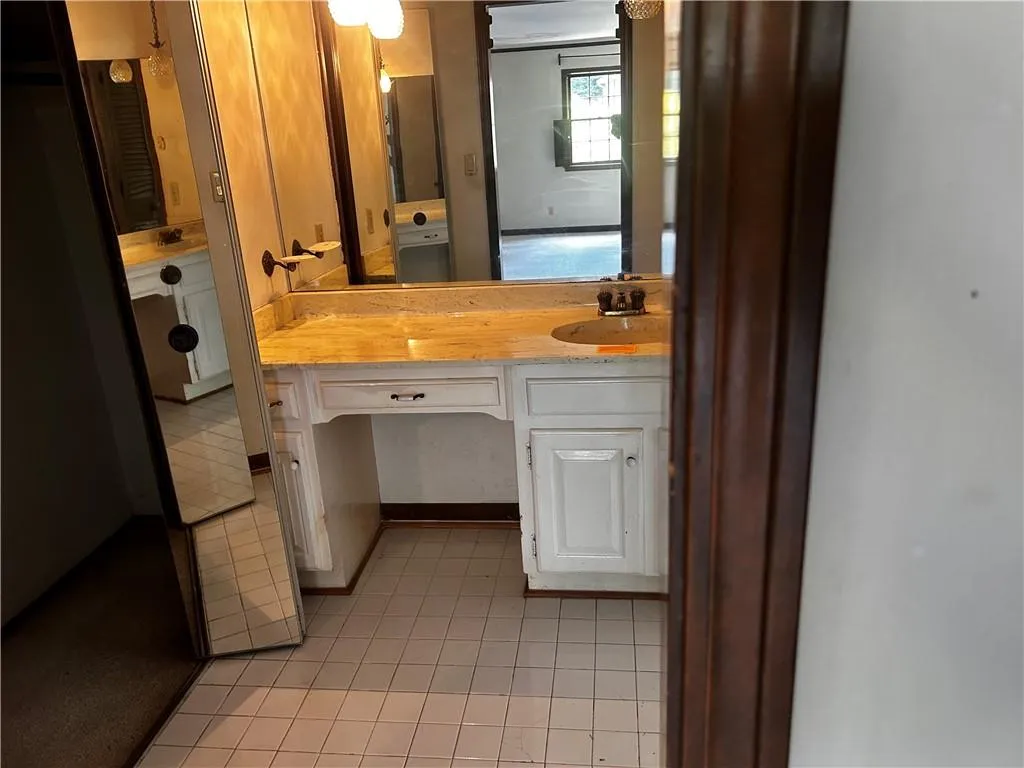 285 Old College Way, Sandy Springs, Georgia 30328, 6 Bedrooms Bedrooms, ,5 BathroomsBathrooms,Residential,For Sale,285 Old College Way,7620126