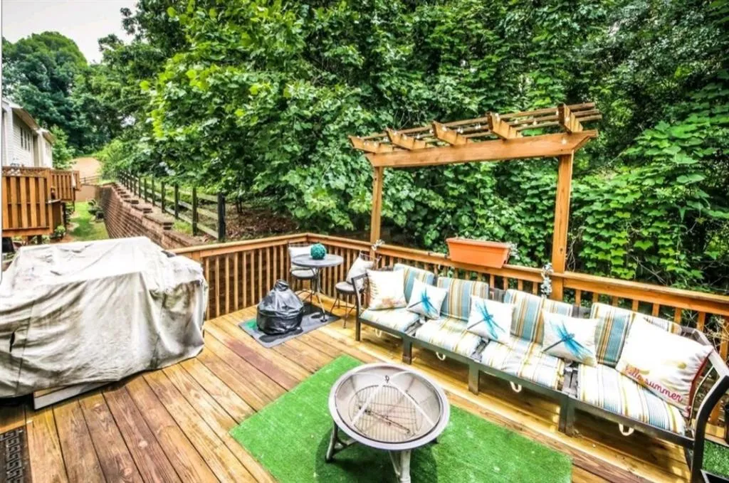 1211 Apperley Place, Sandy Springs, Georgia 30350, 4 Bedrooms Bedrooms, ,3 BathroomsBathrooms,Residential,Sold,1211 Apperley Place,6737383