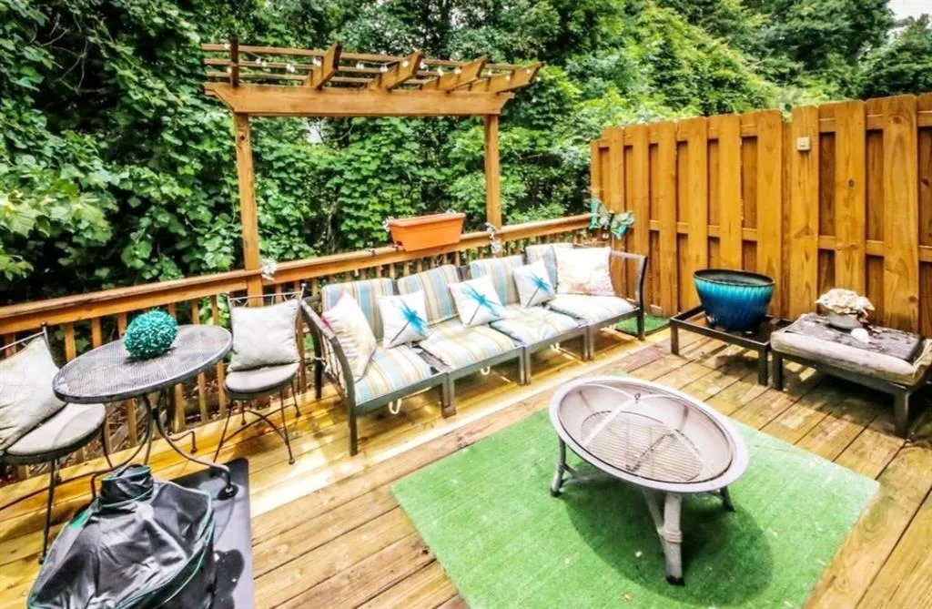 1211 Apperley Place, Sandy Springs, Georgia 30350, 4 Bedrooms Bedrooms, ,3 BathroomsBathrooms,Residential,Sold,1211 Apperley Place,6737383