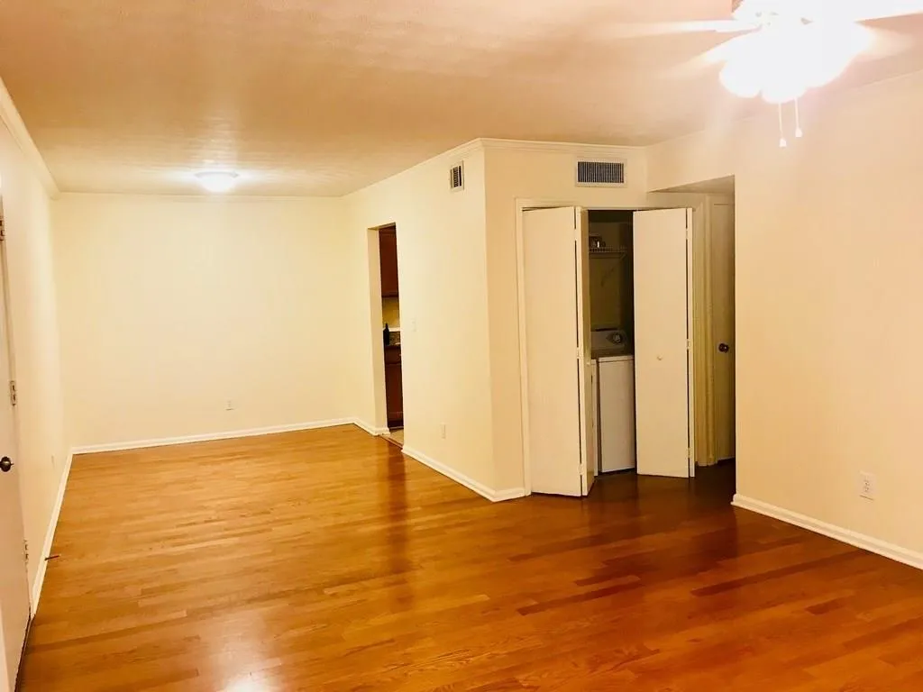 3140 Seven Pines Court Unit 301, Atlanta, Georgia 30339, 2 Bedrooms Bedrooms, ,2 BathroomsBathrooms,Residential,Sold,3140 Seven Pines Court Unit 301,6037919
