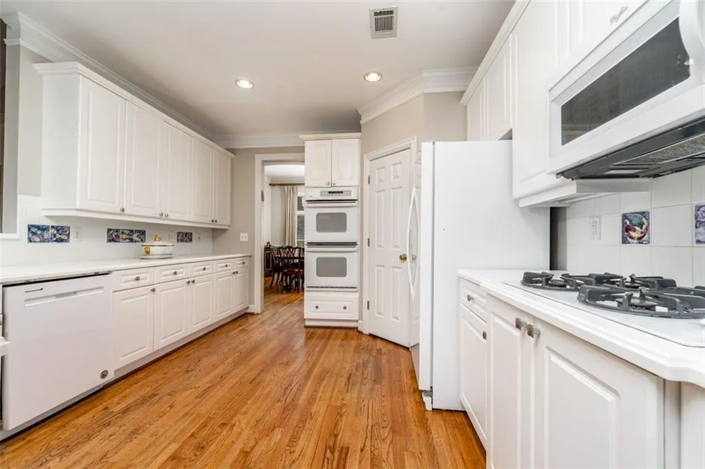 6961 Brandon Mill Road, Sandy Springs, Georgia 30328, 4 Bedrooms Bedrooms, ,4 BathroomsBathrooms,Residential,Sold,6961 Brandon Mill Road,7186661