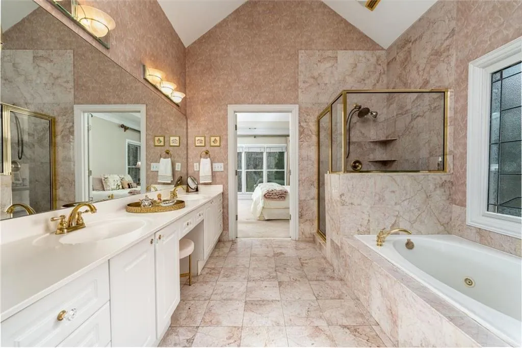 6961 Brandon Mill Road, Sandy Springs, Georgia 30328, 4 Bedrooms Bedrooms, ,4 BathroomsBathrooms,Residential,Sold,6961 Brandon Mill Road,7186661