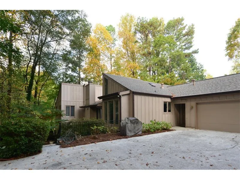 980 Riverside Trace, Sandy Springs, Georgia 30328, 4 Bedrooms Bedrooms, ,3 BathroomsBathrooms,Residential,Sold,980 Riverside Trace,5926150
