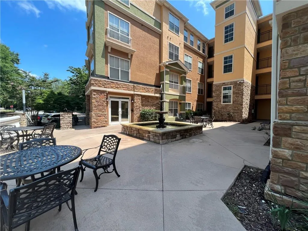 10 Perimeter Summit Boulevard NE Unit 4332, Brookhaven, Georgia 30319, 2 Bedrooms Bedrooms, ,1 BathroomBathrooms,Residential,Sold,10 Perimeter Summit Boulevard NE Unit 4332,7263773