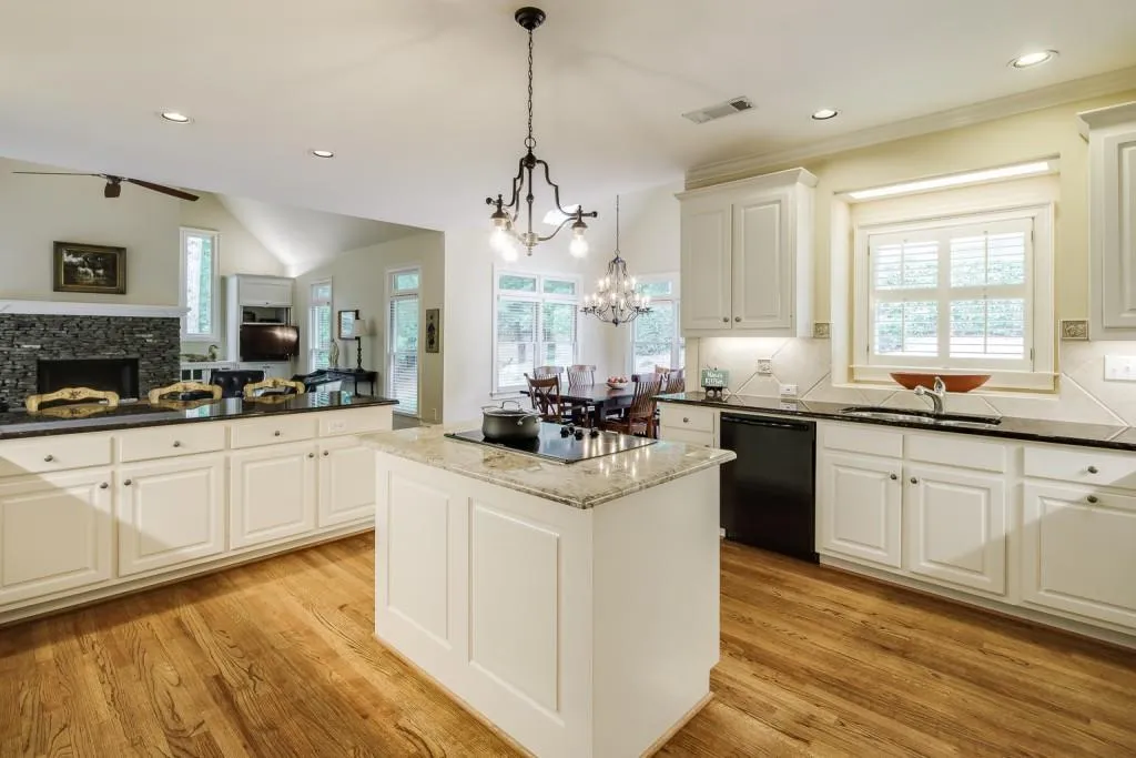 845 Jett Ferry Manor, Sandy Springs, Georgia 30350, 4 Bedrooms Bedrooms, ,5 BathroomsBathrooms,Residential,Sold,845 Jett Ferry Manor,6894733