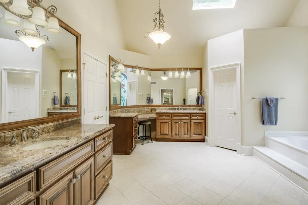 845 Jett Ferry Manor, Sandy Springs, Georgia 30350, 4 Bedrooms Bedrooms, ,5 BathroomsBathrooms,Residential,Sold,845 Jett Ferry Manor,6894733