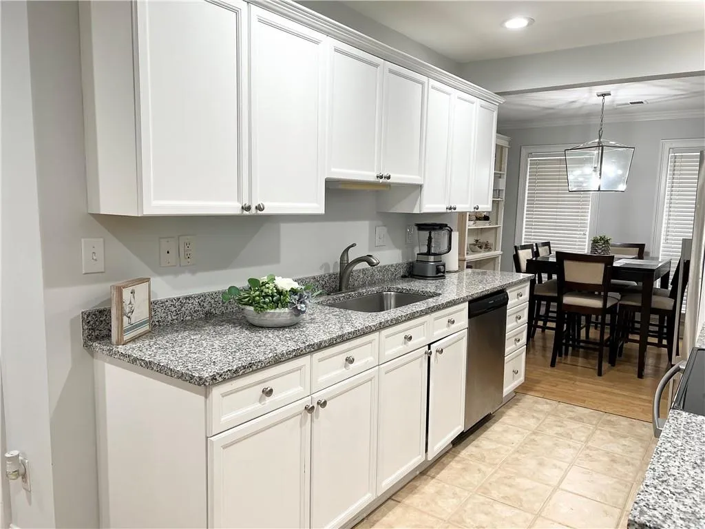 403 Masons Creek Circle, Sandy Springs, Georgia 30350, 2 Bedrooms Bedrooms, ,2 BathroomsBathrooms,Residential,Sold,403 Masons Creek Circle,7015289