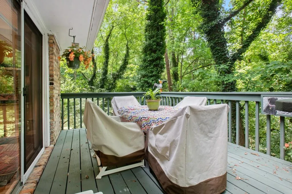 6838 Brandon Mill Road, Sandy Springs, Georgia 30328, 3 Bedrooms Bedrooms, ,2 BathroomsBathrooms,Residential,Sold,6838 Brandon Mill Road,6897987