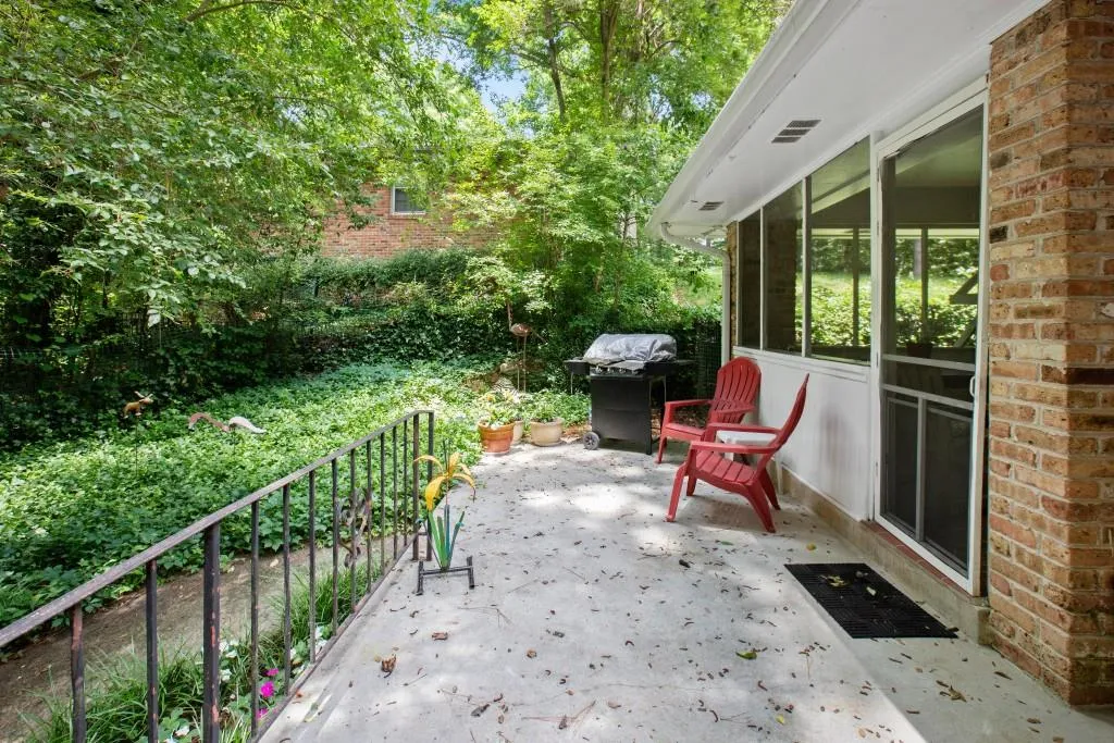 6838 Brandon Mill Road, Sandy Springs, Georgia 30328, 3 Bedrooms Bedrooms, ,2 BathroomsBathrooms,Residential,Sold,6838 Brandon Mill Road,6897987