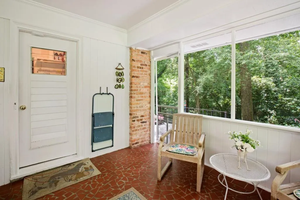 6838 Brandon Mill Road, Sandy Springs, Georgia 30328, 3 Bedrooms Bedrooms, ,2 BathroomsBathrooms,Residential,Sold,6838 Brandon Mill Road,6897987