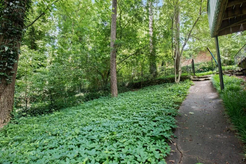 6838 Brandon Mill Road, Sandy Springs, Georgia 30328, 3 Bedrooms Bedrooms, ,2 BathroomsBathrooms,Residential,Sold,6838 Brandon Mill Road,6897987