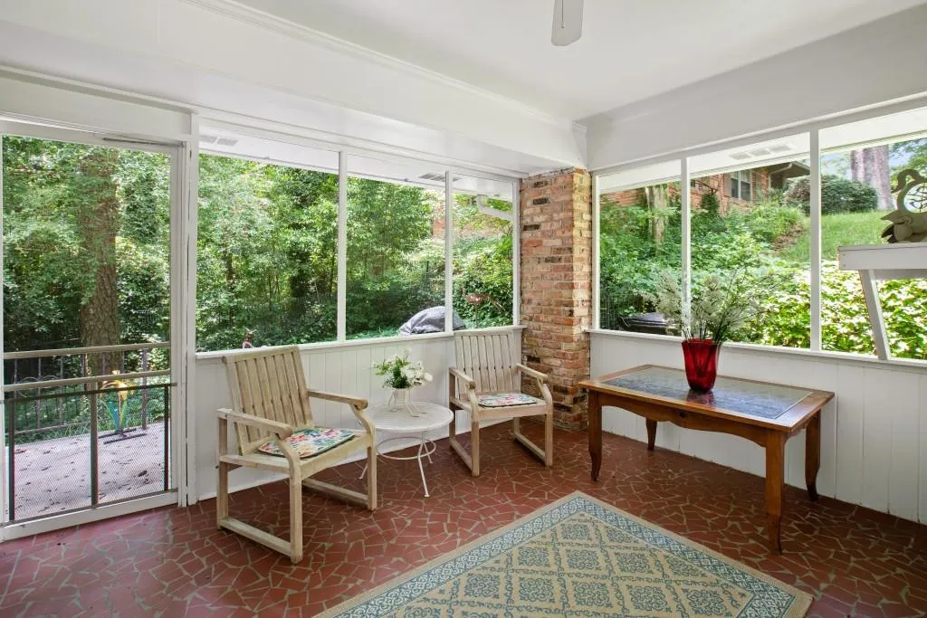 6838 Brandon Mill Road, Sandy Springs, Georgia 30328, 3 Bedrooms Bedrooms, ,2 BathroomsBathrooms,Residential,Sold,6838 Brandon Mill Road,6897987