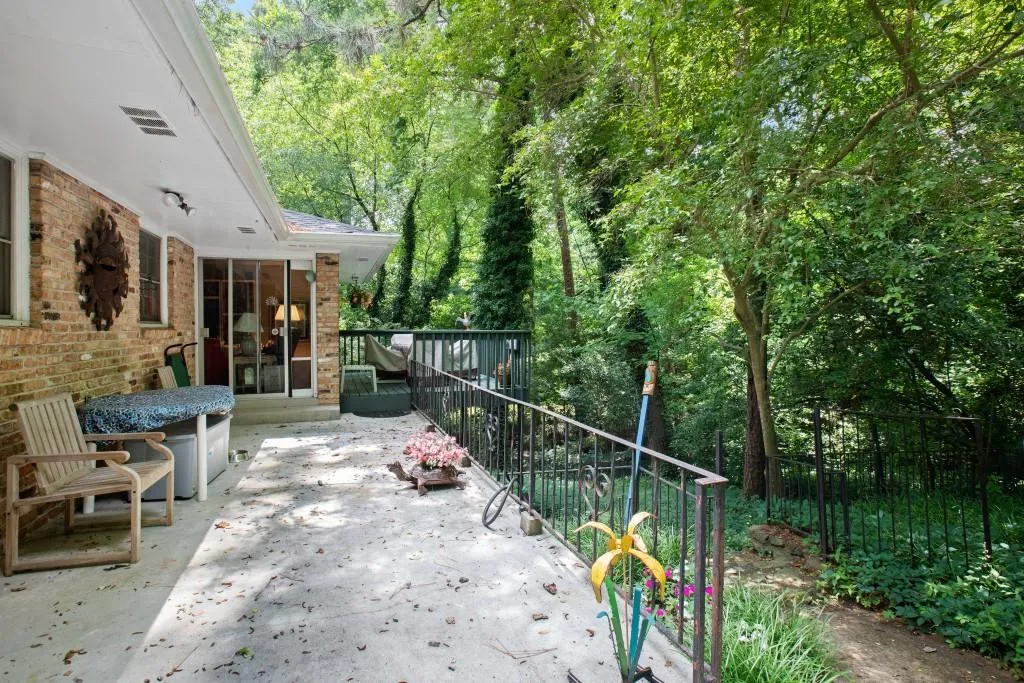 6838 Brandon Mill Road, Sandy Springs, Georgia 30328, 3 Bedrooms Bedrooms, ,2 BathroomsBathrooms,Residential,Sold,6838 Brandon Mill Road,6897987