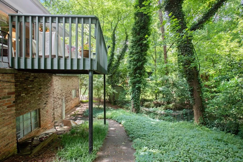 6838 Brandon Mill Road, Sandy Springs, Georgia 30328, 3 Bedrooms Bedrooms, ,2 BathroomsBathrooms,Residential,Sold,6838 Brandon Mill Road,6897987